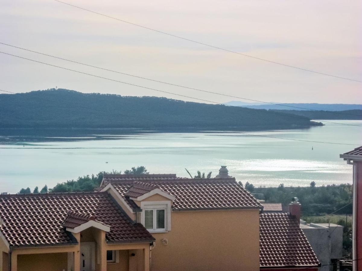 Apartment In Dalmatia Near The Sea Kastela Dış mekan fotoğraf